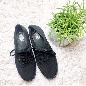 VANS | women’s low top black vans